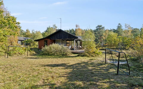 Alvilda - 200M from the Sea: Græs, Træ, Landdistrikt, Land Lot, Tag, Sommerhus, Garden Bygninger, Skur, Skygge