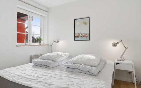 Anabella - 6Km from the Sea: Seng, Soveværelse, Møbel, Indretning, Sengetøj, Etage, Gulvbelægning, Sengetøj, Sengetøj, Bed Frame