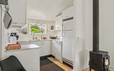 Liska - 60M from the Sea: Træ, Gulvbelægning, Etage, Indretning, Loft, Større Bandage, Køkken, Hjem, Køkken Apparat, Værelse