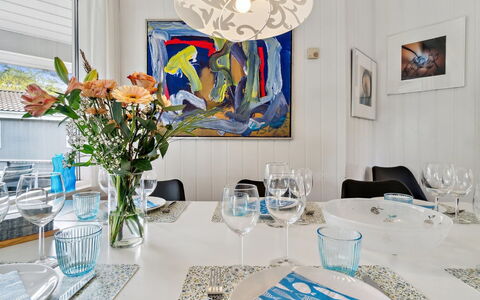 Liska - 60M from the Sea: Indretning, Møbel, Spisestue, Textile, Bord, Loft, Køkken & Spisebord, Stol, Værelse, Belysning