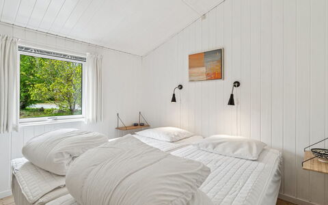 Liska - 60M from the Sea: Træ, Soveværelse, Seng, Loft, Indretning, Sengetøj, Sengetøj, Hjem, Etage, Bed Frame
