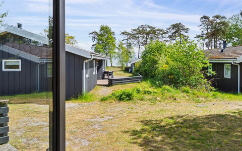 Liska - 60M from the Sea: Træ, Tag, Hjem, Hus, Arkitektur, Sidespor, Land Lot, Sommerhus, Skur, Garden Bygninger