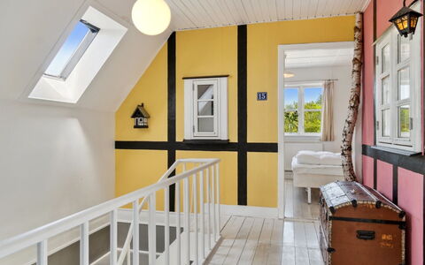 Hughlek - 450M from the Sea: Bygning, Hus, Vindue, Hjem, Tag, Boligområde, Busk, Sommerhus, Land Lot