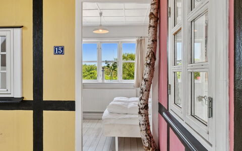 Hughlek - 450M from the Sea: Bygning, Hus, Vindue, Hjem, Tag, Boligområde, Busk, Sommerhus, Land Lot
