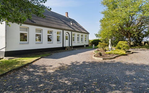 Ofelia - 4Km from the Sea: Tag, Hus, Hjem, Sommerhus, Dør, Sidespor, Estate, Lawn, Gård, Veranda