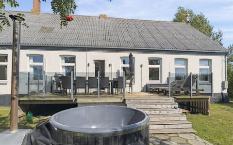Ofelia - 4Km from the Sea: Tag, Hus, Hjem, Sommerhus, Dør, Sidespor, Estate, Lawn, Gård, Veranda