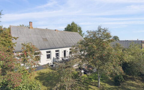 Ofelia - 4Km from the Sea: Tag, Hus, Hjem, Sommerhus, Dør, Sidespor, Estate, Lawn, Gård, Veranda