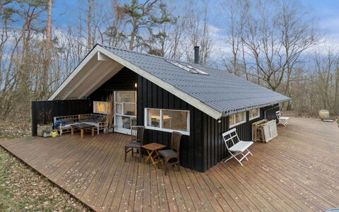 Eggerich - 700M from the Sea: Vegetationen, Busk, Forår, Sommerhus, Have, Skygge, Backyard, Gård, Stol