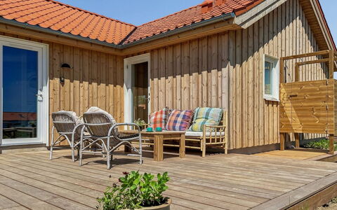 Nani - 500M from the Sea: Tag, Hus, Hjem, Sommerhus, Dør, Sidespor, Estate, Lawn, Gård, Veranda