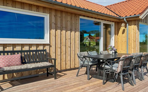 Nani - 500M from the Sea: Træ, Bejdse, Dæk, Hårdttræ, Planke, Veranda, Sommerhus, Trægulve, Skygge, Udendørs Møbler