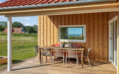 Nani - 500M from the Sea: Træ, Tag, Hjem, Sidespor, Bejdse, Veranda, Dør, Hårdttræ, Kompositmateriale, Sommerhus