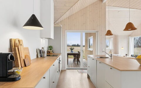 Nani - 500M from the Sea: Træ, Gulvbelægning, Etage, Loft, Indretning, Køkken, Hjem, Lysarmatur, Trægulve, Countertop