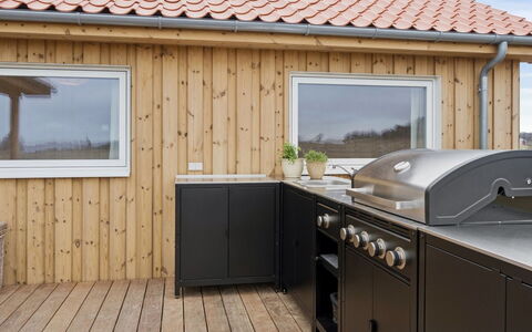 Nani - 500M from the Sea: Boligområde, Busk, Hus, Hjem, Have, Estate, Skygge, Landscaping, Lawn