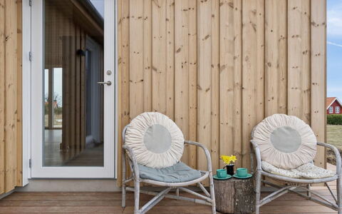 Nani - 500M from the Sea: Boligområde, Busk, Hus, Hjem, Have, Estate, Skygge, Landscaping, Lawn