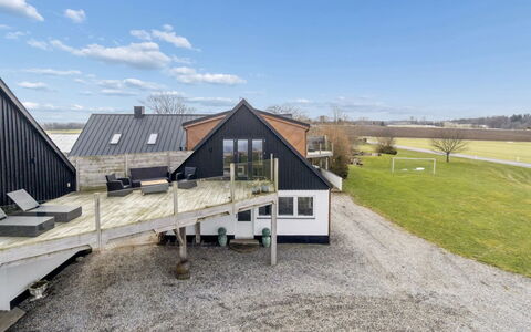 Carola - 1Km from the Sea: Boligområde, Busk, Hus, Hjem, Have, Estate, Skygge, Landscaping, Lawn