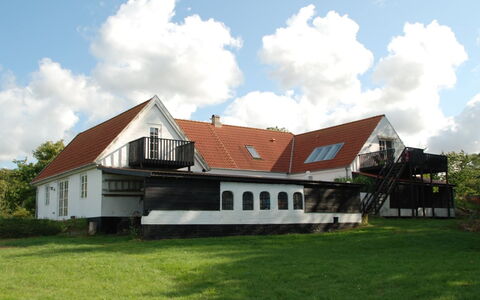 Hening - 150M from the Sea: Bygning, Hus, Vindue, Hjem, Tag, Boligområde, Busk, Sommerhus, Land Lot