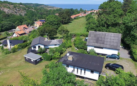 Krischan - 500M from the Sea: Vegetationen, Busk, Forår, Sommerhus, Have, Skygge, Backyard, Gård, Stol