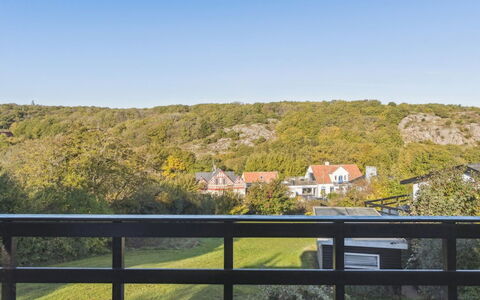 Krischan - 500M from the Sea: Vegetationen, Busk, Forår, Sommerhus, Have, Skygge, Backyard, Gård, Stol