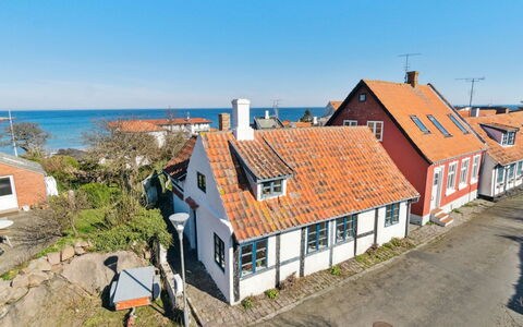 Ariela - 150M from the Sea: Hjem, Sommerhus, Veranda, Sidespor, Stuehus, Udendørs Struktur