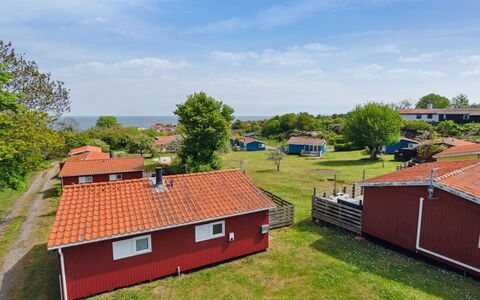 Auti - 300M from the Sea: Boligområde, Busk, Hus, Hjem, Have, Estate, Skygge, Landscaping, Lawn