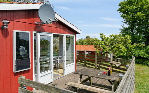 Auti - 300M from the Sea: Hjem, Sommerhus, Veranda, Sidespor, Stuehus, Udendørs Struktur