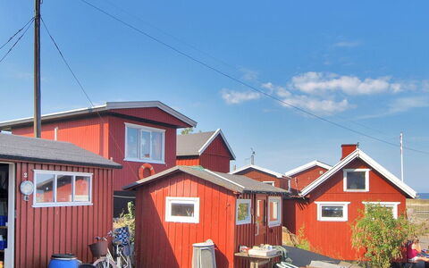 Arnt - 100M from the Sea: Bygning, Vindue, Hus, Tag, Hjem, Arkitektur, Boligområde, Sommerhus, Sidespor, Dør