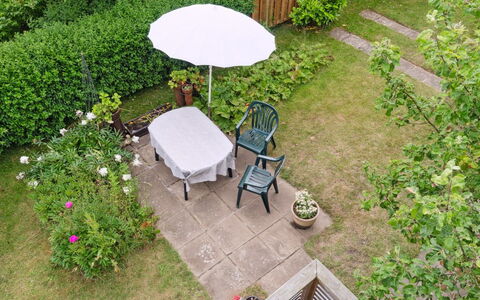 Elso - 5Km from the Sea: Boligområde, Busk, Hus, Hjem, Have, Estate, Skygge, Landscaping, Lawn
