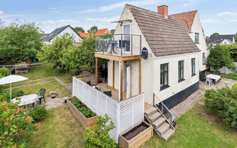 Elso - 5Km from the Sea: Himmel, Bygning, Vindue, Hus, Boligområde, Tag, Hjem, Facade, Arkitektur, Sommerhus