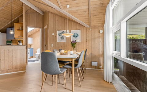 Vilmar - 250M from the Sea: Blå, Sommerhus, Hus, Hjem, Stuehus, Estate, Sidespor