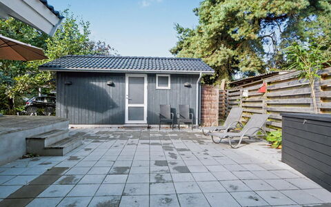 Vilmar - 250M from the Sea: Hjem, Sidespor, Hus, Dør, Tag, Kompositmateriale, Have, Sommerhus, Garden Bygninger, Udendørs Møbler