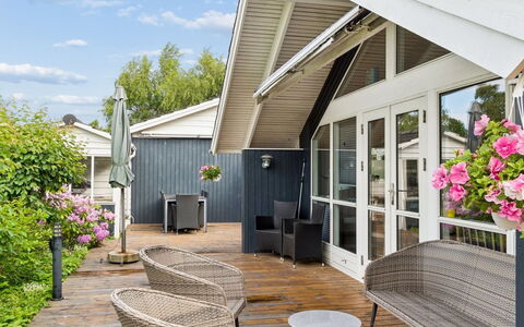 Loreia - 350M from the Sea: Blå, Sommerhus, Hus, Hjem, Stuehus, Estate, Sidespor