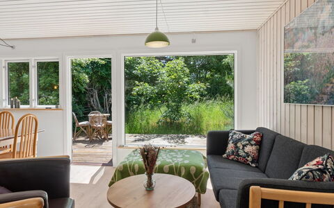 Elisej - 350M from the Sea: Møbel, Indretning, Gulvbelægning, Træ, Etage, Loft, Hjem, Couch, Bord, Stue