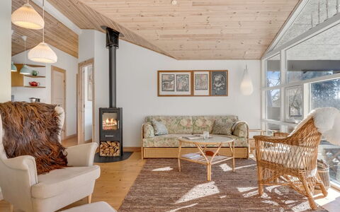 Svenne - 600M from the Sea: Møbel, Indretning, Gulvbelægning, Træ, Loft, Etage, Stue, Værelse, Couch, Trægulve