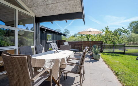 Svenne - 600M from the Sea: Veranda, Boligområde, Hjem, Land Lot, Skygge, Tag, Have, Dør, Bunddække, Stol