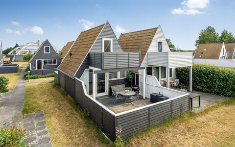 Tavita - 100M from the Sea: Tag, Hus, Hjem, Sommerhus, Dør, Sidespor, Estate, Lawn, Gård, Veranda