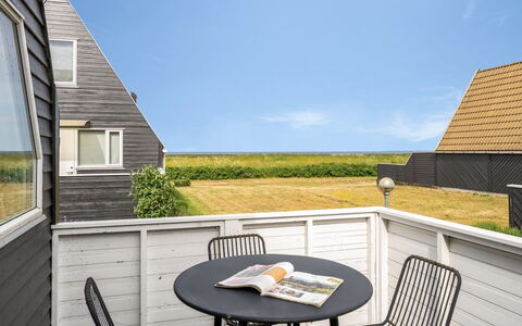 Tavita - 100M from the Sea: Tag, Hus, Hjem, Sommerhus, Dør, Sidespor, Estate, Lawn, Gård, Veranda