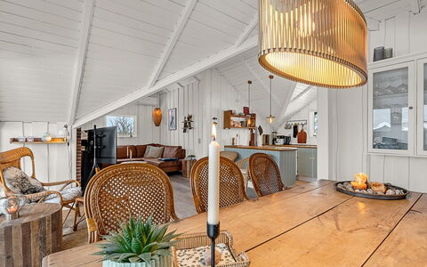Kajsa - 150M from the Sea: Boligområde, Busk, Hus, Hjem, Have, Estate, Skygge, Landscaping, Lawn