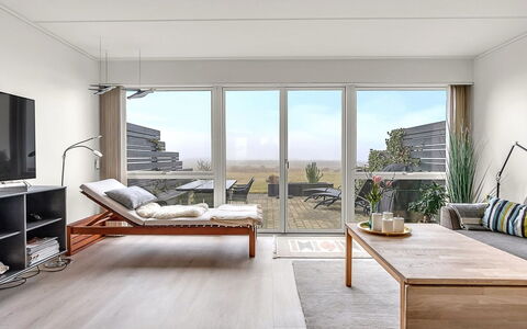 Suna - 95M from the Sea: Boligområde, Busk, Hus, Hjem, Have, Estate, Skygge, Landscaping, Lawn