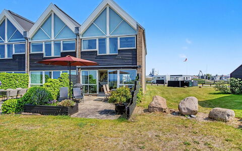 Suna - 95M from the Sea: Himmel, Arkitektur, Hus, Hjem, Boligområde, Sky, Tag, Land Lot, Sommerhus, Estate