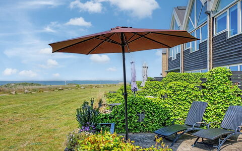Suna - 95M from the Sea: Udendørs Møbler, Paraply, Møbel, Stol, Udendørs Bord, Skygge, Have, Fritid, Eco Hotel, Gård