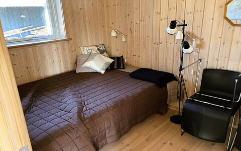 Imelda - 75M from the Sea: Boligområde, Busk, Hus, Hjem, Have, Estate, Skygge, Landscaping, Lawn