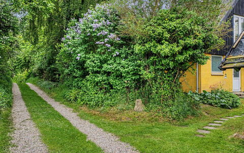 Verene - 725M from the Sea: Møbel, Udendørs Møbler, Bordservice, Bord, Drinkware, Stol, Udendørs Bord, Mad, Flaske