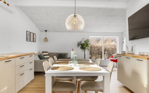 Angelita - 50M from the Sea: Tag, Hus, Hjem, Sommerhus, Dør, Sidespor, Estate, Lawn, Gård, Veranda