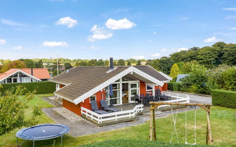 Thorben - 350M from the Sea: Tag, Hus, Hjem, Sommerhus, Dør, Sidespor, Estate, Lawn, Gård, Veranda