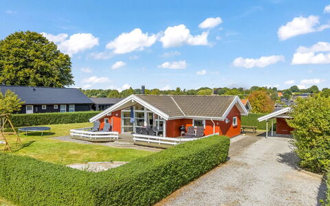 Thorben - 350M from the Sea: Tag, Hus, Hjem, Sommerhus, Dør, Sidespor, Estate, Lawn, Gård, Veranda