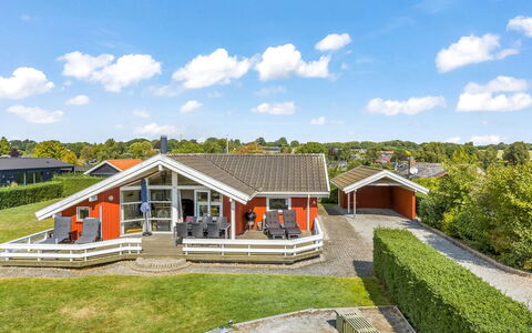 Thorben - 350M from the Sea: Tag, Hus, Hjem, Sommerhus, Dør, Sidespor, Estate, Lawn, Gård, Veranda