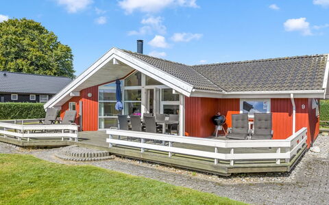 Thorben - 350M from the Sea: Tag, Hus, Hjem, Sommerhus, Dør, Sidespor, Estate, Lawn, Gård, Veranda
