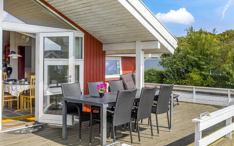 Thorben - 350M from the Sea: Tag, Hus, Hjem, Sommerhus, Dør, Sidespor, Estate, Lawn, Gård, Veranda