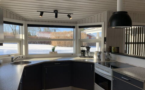 Hedvig - 500M from the Sea: Indretning, Loft, Lysarmatur, Countertop, Køkken, Glas, Cabinetry, Køkken Apparat, Husholdningsapparat
