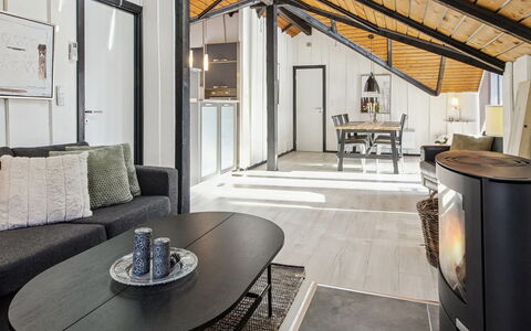 Sölvy - 30Km from the Sea: Indretning, Møbel, Træ, Gulvbelægning, Loft, Etage, Hjem, Stol, Stue, Værelse